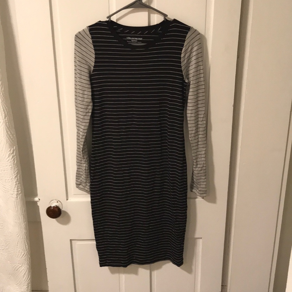 Pea in the pod maternity dress. Stripes. XS